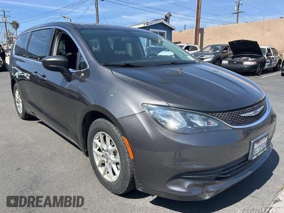 2019 Chrysler Pacifica Touring with VIN 2C4RC1DG9KR556134, listed as a IAAI auction lot 42658532 with 72,146 mi miles and . Bid and sale history available at DreamBid. Image 7.