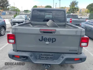 2020 Jeep Gladiator Sport S z VIN 1C6HJTAG4LL153441, wystawiony jako IAAI lot #42052329 z przebiegiem 34 660 mil mil oraz . Historia ofert i sprzedaży dostępna na DreamBid. Obrazek 16.