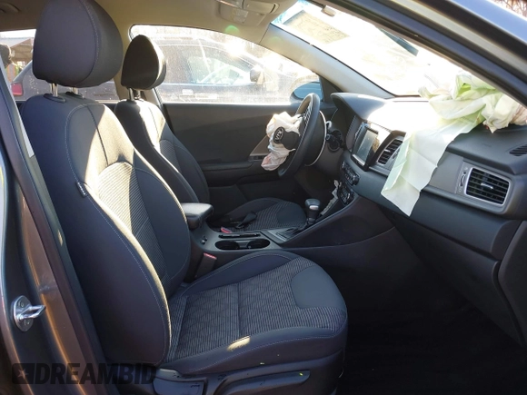 2018 Kia Niro LX with VIN KNDCB3LC0J5161919, listed as a IAAI auction lot 41004920 with 92,158 mi miles. Bid and sale history available at carsss.com. Image 5.