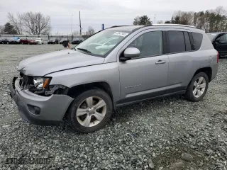 2014 Jeep Compass Latitude with VIN 1C4NJDEB1ED760801, listed as a Copart auction lot 38641984 with 204,283 mi miles and Salvage Title. Bid and sale history available at carsss.com. Image 1.
