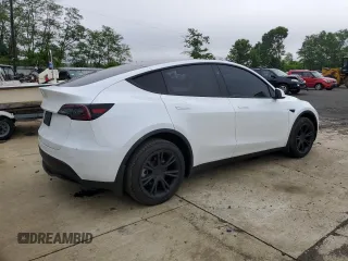 2024 Tesla Model Y Long Range with VIN 7SAYGDEE2RA329081, listed as a Copart auction lot 57254265 with 2,325 mi miles and Salvage title. Bid and sale history available at DreamBid. Image 3.