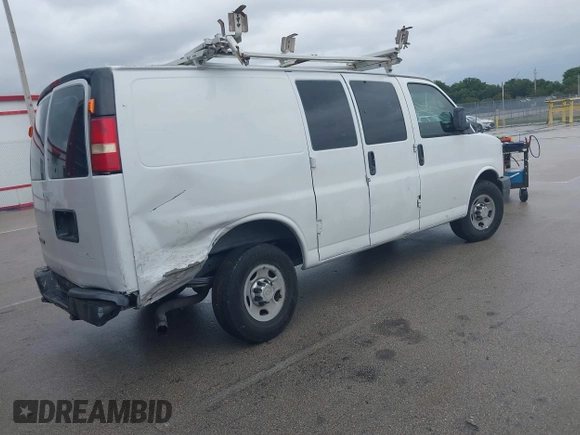 2010 Chevrolet Express Cargo z VIN 1GCZGFBA2A1112225, wystawiony jako IAAI lot #42664892 z przebiegiem 236 573 mil mil oraz . Historia ofert i sprzedaży dostępna na DreamBid. Obrazek 4.
