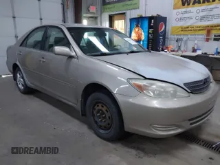 2004 Toyota Camry LE with VIN 4T1BE32K24U852256, listed as a IAAI auction lot 42036477 with 154,389 mi miles. Bid and sale history available at carsss.com. Image 1.