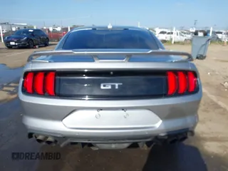 2021 Ford Mustang GT z VIN 1FA6P8CF3M5117977, wystawiony jako IAAI lot #42100989 z przebiegiem 13 557 mil mil oraz . Historia ofert i sprzedaży dostępna na DreamBid. Obrazek 17.