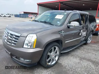 2013 Cadillac Escalade ESV Luxury with VIN 1GYS3HEF8DR135928, listed as a IAAI auction lot 41887463 with 91,774 mi miles and . Bid and sale history available at DreamBid. Image 2.