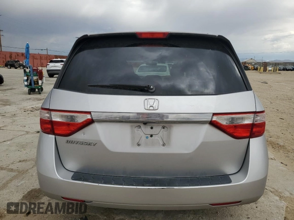 2013 Honda Odyssey LX z VIN 5FNRL5H22DB039777, wystawiony jako Copart lot #59398315 z przebiegiem 228 528 mil mil oraz Czysty tytuł • Clean title. Historia ofert i sprzedaży dostępna na DreamBid. Obrazek 6.