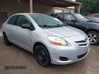 2008 Toyota Yaris z VIN JTDBT923681265619, wystawiony jako IAAI lot #42365528 z przebiegiem 299 704 mil mil oraz . Historia ofert i sprzedaży dostępna na DreamBid. Obrazek 1.