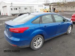 2018 Ford Focus SE z VIN 1FADP3F23JL200674, wystawiony jako IAAI lot #42009238 z przebiegiem 78 007 mil mil oraz . Historia ofert i sprzedaży dostępna na DreamBid. Obrazek 4.
