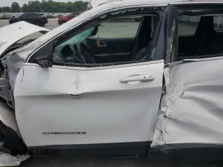 2019 Jeep Cherokee Latitude Plus z VIN 1C4PJMLN0KD372668, wystawiony jako Copart lot #60802365 z przebiegiem Nie podano mil oraz Szkoda całkowita • Salvage title. Historia ofert i sprzedaży dostępna na DreamBid. Obrazek 7.