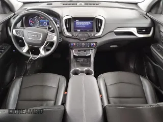 2024 GMC Terrain SLT z VIN 3GKALPEGXRL266785, wystawiony jako Copart lot #46712415 z przebiegiem 19 915 mil mil oraz Czysty tytuł • Clean title. Historia ofert i sprzedaży dostępna na DreamBid. Obrazek 8.