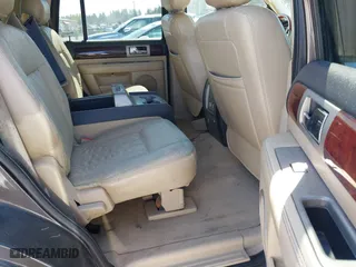 2005 Lincoln Navigator Luxury with VIN 5LMFU27535LJ04900, listed as a IAAI auction lot 42050316 with 293,904 mi miles. Bid and sale history available at carsss.com. Image 8.