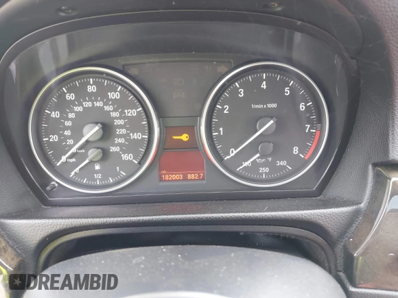 2009 BMW 3 Series 328i xDrive z VIN WBAWV53549PF95715, wystawiony jako IAAI lot #42296949 z przebiegiem 182 003 mil mil oraz . Historia ofert i sprzedaży dostępna na DreamBid. Obrazek 7.
