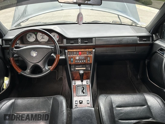 1994 Mercedes-Benz 400 E z VIN WDBEA34E6RC103296, wystawiony jako Copart lot #51020195 z przebiegiem 186 132 mil mil oraz Tytuł czysty. Historia ofert i sprzedaży dostępna na DreamBid. Obrazek 9.