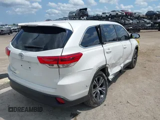 2019 Toyota Highlander LE z VIN 5TDZARFH0KS060236, wystawiony jako IAAI lot #42201282 z przebiegiem 66 647 mil mil oraz . Historia ofert i sprzedaży dostępna na DreamBid. Obrazek 4.