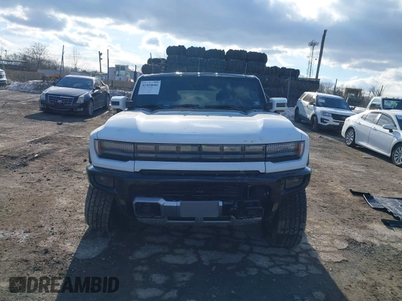 2025 GMC Hummer EV 3X with VIN 1GKB0RDC4SU101284, listed as a IAAI auction lot 41444686 with 4,548 mi miles. Bid and sale history available at carsss.com. Image 12.