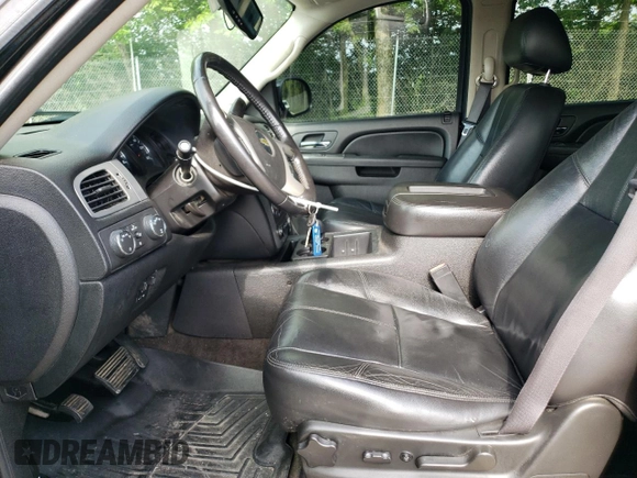2011 Chevrolet Suburban LT z VIN 1GNSKJE31BR148448, wystawiony jako Copart lot #61057955 z przebiegiem 237 656 mil mil oraz Czysty tytuł • Clean title. Historia ofert i sprzedaży dostępna na DreamBid. Obrazek 7.