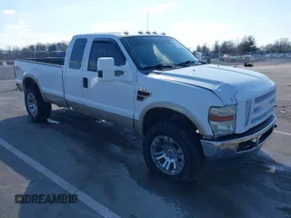2008 Ford F-250 XL z VIN 1FTSX21RX8EB63847, wystawiony jako IAAI lot #41794531 z przebiegiem 263 884 mil mil oraz . Historia ofert i sprzedaży dostępna na DreamBid. Obrazek 1.
