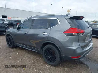 2017 Nissan Rogue SL z VIN 5N1AT2MT1HC741405, wystawiony jako IAAI lot #42086933 z przebiegiem 153 918 mil mil oraz . Historia ofert i sprzedaży dostępna na DreamBid. Obrazek 3.