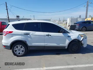 2014 Ford Escape S с VIN 1FMCU0F71EUE28581, выставлен на аукционе IAAI как лот 42335102 с пробегом 228 311 миль миль и . История ставок и продаж доступна на DreamBid. Изображение 13.