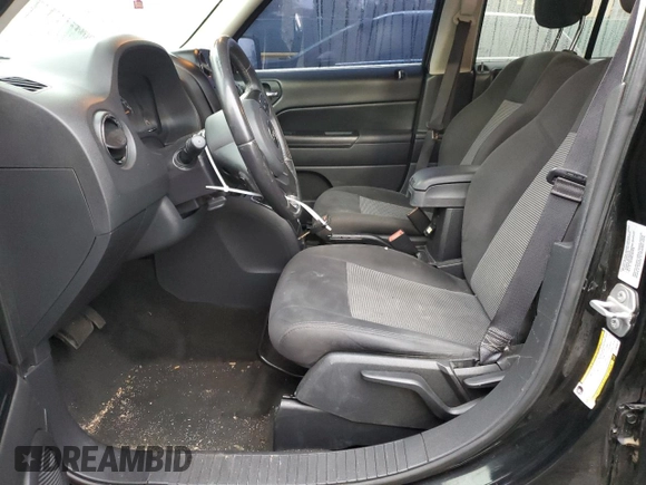2016 Jeep Patriot Latitude z VIN 1C4NJRFB6GD500473, wystawiony jako Copart lot #54209335 z przebiegiem 157 945 mil mil oraz Szkoda całkowita • Salvage title. Historia ofert i sprzedaży dostępna na DreamBid. Obrazek 7.