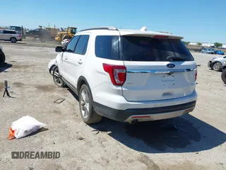 2017 Ford Explorer XLT z VIN 1FM5K7D83HGD11705, wystawiony jako IAAI lot #42064869 z przebiegiem 195 328 mil mil oraz . Historia ofert i sprzedaży dostępna na DreamBid. Obrazek 3.