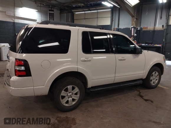 2010 Ford Explorer XLT with VIN 1FMEU6DE8AUA26953, listed as a IAAI auction lot 42169243 with 151,302 mi miles. Bid and sale history available at carsss.com. Image 4.