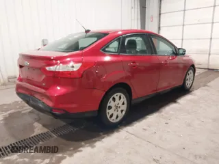2012 Ford Focus SE z VIN 1FAHP3F21CL114445, wystawiony jako IAAI lot #42277986 z przebiegiem 89 317 mil mil oraz . Historia ofert i sprzedaży dostępna na DreamBid. Obrazek 4.