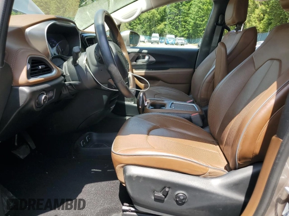 2017 Chrysler Pacifica Limited with VIN 2C4RC1GGXHR679820, listed as a Copart auction lot 60559165 with 68,425 mi miles and Salvage title. Bid and sale history available at DreamBid. Image 7.