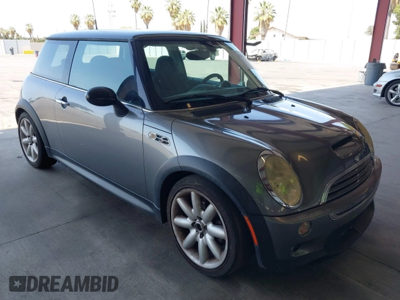 2004 MINI Hardtop S z VIN WMWRE33474TD80161, wystawiony jako IAAI lot #42585952 z przebiegiem 132 158 mil mil oraz . Historia ofert i sprzedaży dostępna na DreamBid. Obrazek 1.