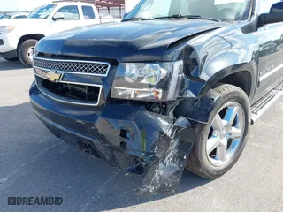 2013 Chevrolet Avalanche LTZ with VIN 3GNMCGE05DG351022, listed as a IAAI auction lot 41138090 with 197,159 mi miles. Bid and sale history available at carsss.com. Image 6.