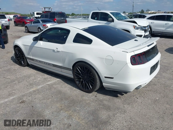 2013 Ford Mustang V6 z VIN 1ZVBP8AM2D5250074, wystawiony jako IAAI lot #42081635 z przebiegiem 135 958 mil mil oraz . Historia ofert i sprzedaży dostępna na DreamBid. Obrazek 3.