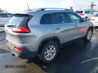 2017 Jeep Cherokee Latitude z VIN 1C4PJLCS8HW643912, wystawiony jako IAAI lot #41428918 z przebiegiem 84 726 mil mil oraz . Historia ofert i sprzedaży dostępna na DreamBid. Obrazek 4.