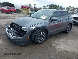 2024 Volkswagen Tiguan S z VIN 3VVRB7AX8RM111008, wystawiony jako IAAI lot #41857646 z przebiegiem 23 099 mil mil oraz . Historia ofert i sprzedaży dostępna na DreamBid. Obrazek 18.