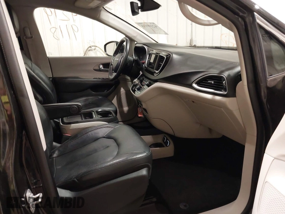 2020 Chrysler Pacifica Touring L with VIN 2C4RC1BG9LR140072, listed as a IAAI auction lot 42199118 with 93,557 mi miles and . Bid and sale history available at DreamBid. Image 5.