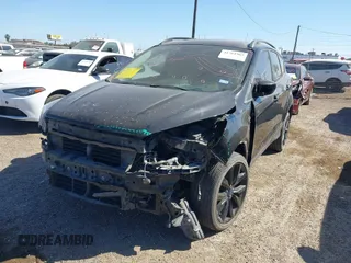 2018 Ford Escape SE z VIN 1FMCU9GD3JUC75754, wystawiony jako IAAI lot #41761965 z przebiegiem 101 771 mil mil oraz . Historia ofert i sprzedaży dostępna na DreamBid. Obrazek 6.