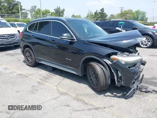 2017 BMW X1 sDrive28i z VIN WBXHU7C38H5H34945, wystawiony jako IAAI lot #42323293 z przebiegiem Nie podano mil oraz . Historia ofert i sprzedaży dostępna na DreamBid. Obrazek 1.