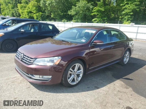 2014 Volkswagen Passat SE z VIN 1VWBN7A30EC084173, wystawiony jako Copart lot #58688645 z przebiegiem 141 726 mil mil oraz Szkoda całkowita • Salvage title. Historia ofert i sprzedaży dostępna na DreamBid. Obrazek 1.