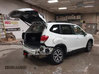 2019 Subaru Forester Premium with VIN JF2SKAGC3KH423315, listed as a IAAI auction lot 41216364 with 105,019 mi miles. Bid and sale history available at carsss.com. Image 4.
