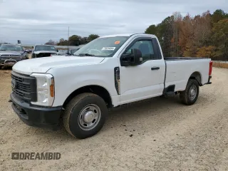 2024 Ford F-250 XL z VIN 1FTBF2AA3RED12078, wystawiony jako Copart lot #76826684 z przebiegiem Nie podano mil oraz Szkoda całkowita • Salvage title. Historia ofert i sprzedaży dostępna na DreamBid. Obrazek 1.