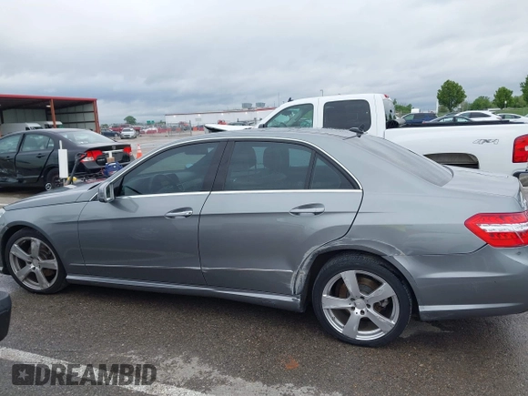 2011 Mercedes-Benz E 350 Luxury z VIN WDDHF8HBXBA338420, wystawiony jako IAAI lot #42155045 z przebiegiem 196 075 mil mil oraz . Historia ofert i sprzedaży dostępna na DreamBid. Obrazek 14.