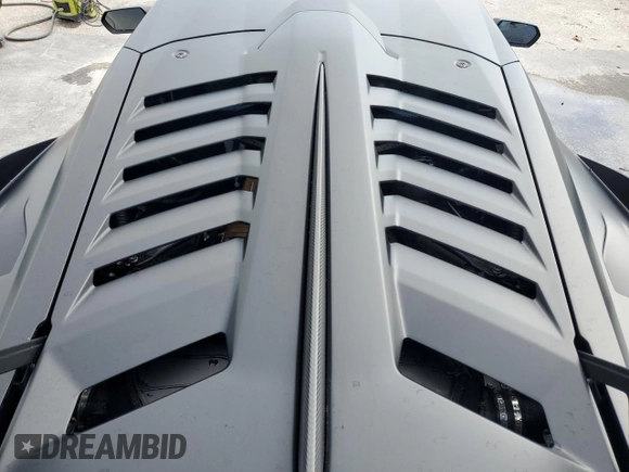 2022 Lamborghini Huracan z VIN ZHWUA6ZX0NLA18998, wystawiony jako Copart lot #87111104 z przebiegiem Nie podano mil oraz Nie do naprawy • Non repairable. Historia ofert i sprzedaży dostępna na DreamBid. Obrazek 11.