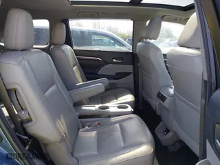 2015 Toyota Highlander Limited with VIN 5TDDKRFH6FS186386, listed as a IAAI auction lot 41987264 with 165,076 mi miles. Bid and sale history available at carsss.com. Image 8.