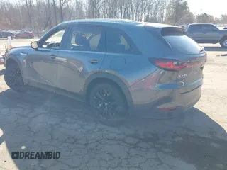 2024 Mazda CX-90 Preferred z VIN JM3KKBHA8R1180077, wystawiony jako IAAI lot #41774717 z przebiegiem 10 992 mil mil oraz . Historia ofert i sprzedaży dostępna na DreamBid. Obrazek 3.