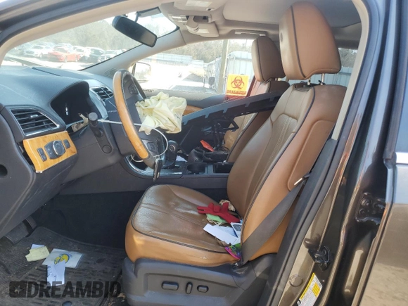 2011 Lincoln MKX z VIN 2LMDJ6JK8BBJ13892, wystawiony jako Copart lot #88861145 z przebiegiem 203 765 mil mil oraz Szkoda całkowita • Salvage title. Historia ofert i sprzedaży dostępna na DreamBid. Obrazek 7.