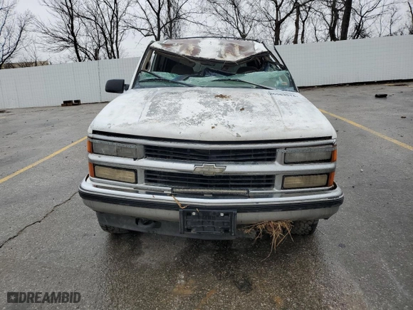 1998 Chevrolet Tahoe with VIN 1GNEK13R4WJ346191, listed as a Copart auction lot 86583514 with 2,650,816 mi miles and Salvage Title. Bid and sale history available at carsss.com. Image 5.