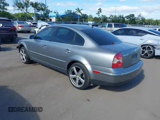 2003 Volkswagen Passat GL z VIN WVWMD63BX3E423052, wystawiony jako IAAI lot #39234258 z przebiegiem 267 688 mil mil oraz . Historia ofert i sprzedaży dostępna na DreamBid. Obrazek 3.