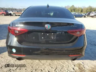 2019 Alfa Romeo Giulia z VIN ZARFAMAN4K7622772, wystawiony jako Copart lot #55380795 z przebiegiem Nie podano mil oraz Szkody całkowita. Historia ofert i sprzedaży dostępna na DreamBid. Obrazek 6.