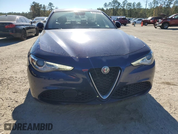 2019 Alfa Romeo Giulia Sport with VIN ZARFAMAN7K7621714, listed as a Copart auction lot 81735784 with 40,273 mi miles and Clean Title. Bid and sale history available at carsss.com. Image 5.