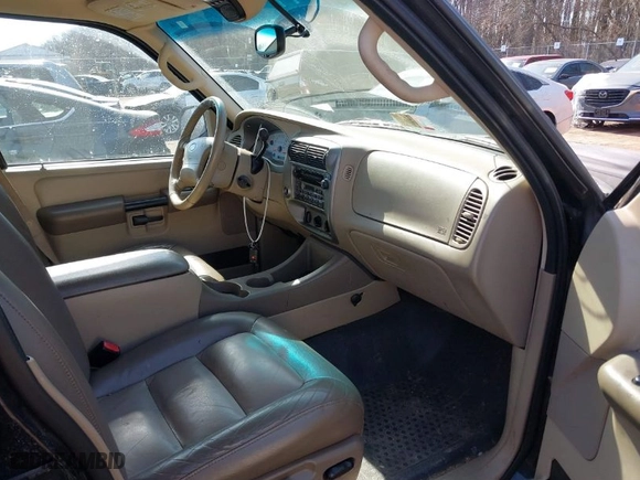 2005 Ford Explorer Sport Trac XLS with VIN 1FMZU67K95UB68186, listed as a IAAI auction lot 41653987 with 147,935 mi miles. Bid and sale history available at carsss.com. Image 5.