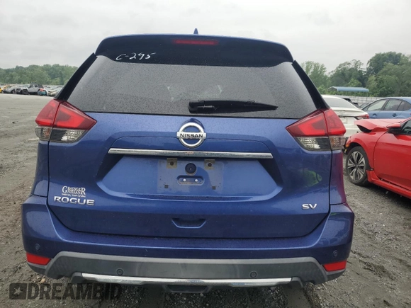 2020 Nissan Rogue SV z VIN KNMAT2MT0LP530184, wystawiony jako Copart lot #59735895 z przebiegiem 116 661 mil mil oraz Czysty tytuł • Clean title. Historia ofert i sprzedaży dostępna na DreamBid. Obrazek 6.